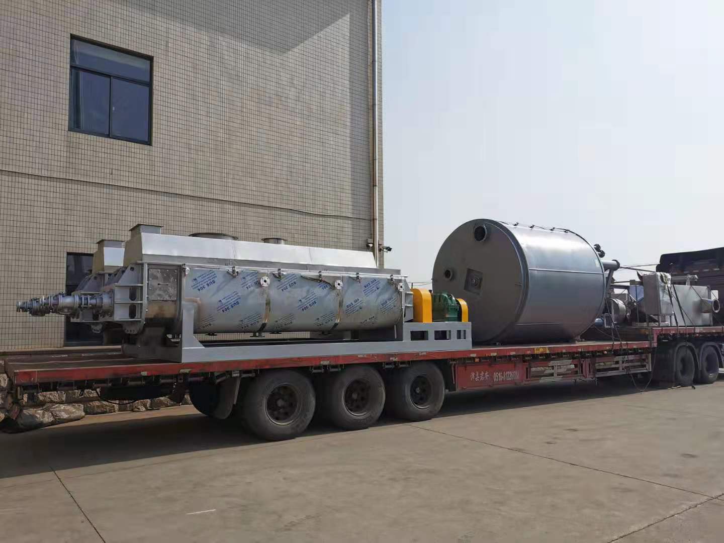 5月18日，JYS-150型漿葉干燥機與PLG-200型盤式干燥機發(fā)貨！